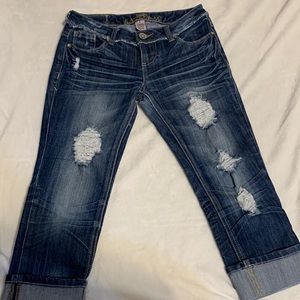 Girls Almost Famous capri jeans